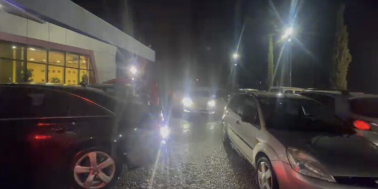 Grabitja me armë në Kavajë/ Policia jep detajet e para, autori në kërkim