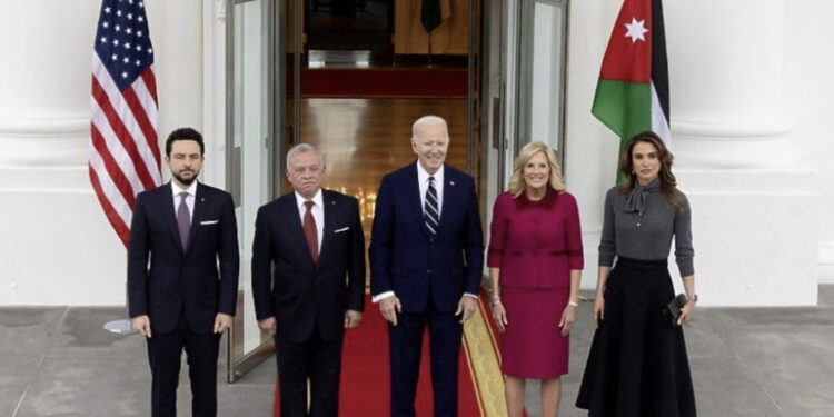 VIDEO/ Biden bën një tjetër gafë! Quan mbretëreshën Rania të Jordanisë “mbretëresha Rihanna”
