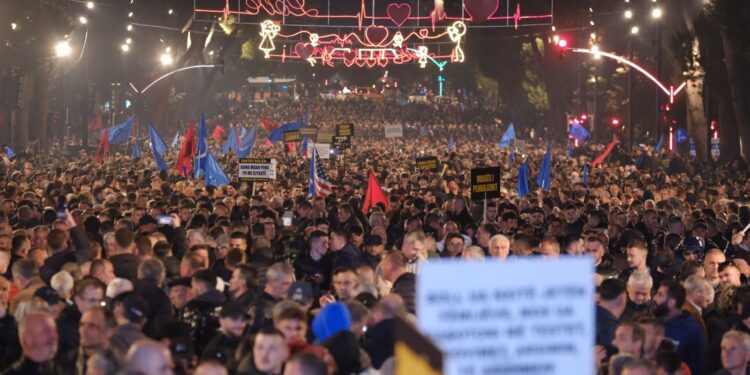 Emocionet aktori: T’i japim një hu të mirë Ramës se nuk ikin ai