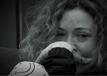 Humbja e babait dhe jetesa e vështirë, Egla rrëfen mes lotësh historinë e saj