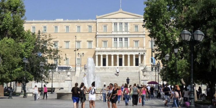 Lajm i mirë për shqiptarët! Vendi fqinj kërkon emigrantë për forcë punëtore