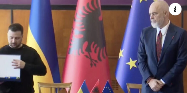 Samiti për Ukrainën/ Zelensky i jep dekoratë Ramës në Tiranë