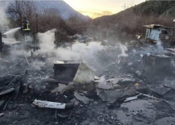 TRAGJIKE në Malin e Zi/ Katër të vdekur nga zjarri në Tivar, mes tyre 3 fëmijë të mitur!