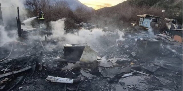 TRAGJIKE në Malin e Zi/ Katër të vdekur nga zjarri në Tivar, mes tyre 3 fëmijë të mitur!