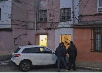 E rëndë në Korçë/ E moshuara ishte e paralizuar, vajza pësoi atak kardiak pas humbjes së nënës