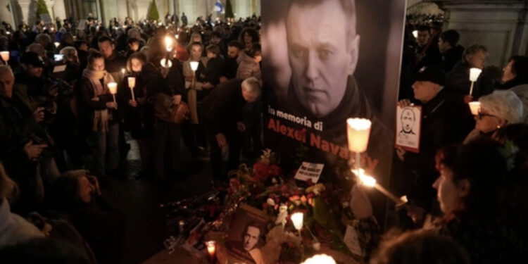 Trupi i pajetë i Alexey Navalny i dorëzohet familjes