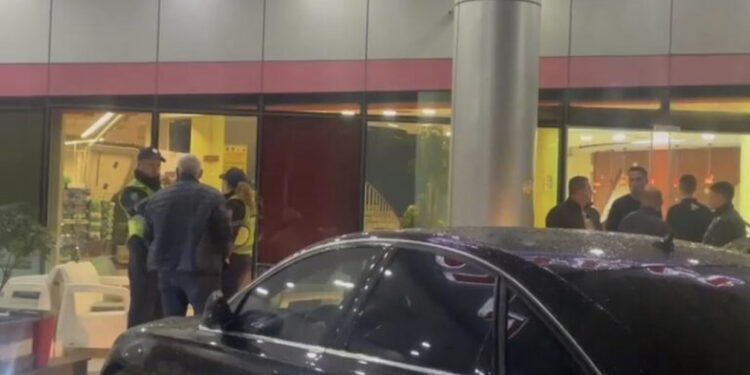 Grabitje me kallashnikov në Kavajë