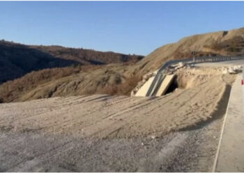 Qeveria dha për 10 vite 50 milionë euro për 17 kilometra, çfarë qëndron pas shembjes së rrugës Korçë-Ersekë