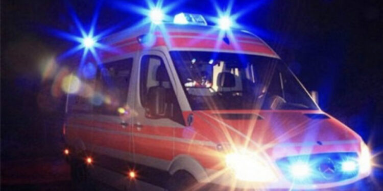Tronditëse! E reja hidhet nga kati i katërt i pallatit