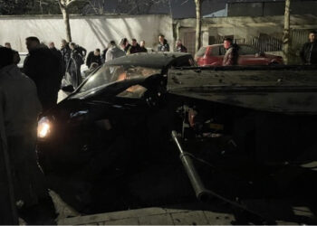 Tiranë/ Të rinjtë “plumb pushke” në timon marrin përpara karrotrecin, 4 të plagosur