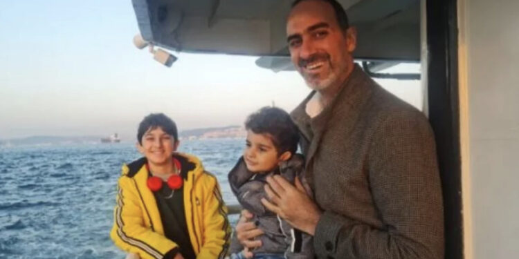 “Djali im është i tmerruar, fle me pallto gjatë natës që të jetë gati”, dëshmitë e njerëzve pas tërmetit të fuqishëm vjet në Turqi