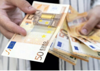 Këmbimi valutor/ Me sa blihen e shiten dollari dhe euro, çfarë ndodh me monedhat e tjera