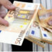 Këmbimi valutor/ Me sa blihen e shiten dollari dhe euro, çfarë ndodh me monedhat e tjera