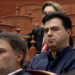 Opozita lufton në parlament, Basha rri e bën sehir. Shfaqet me sytë e kuq ngaqë është zgjuar jashtë orarit