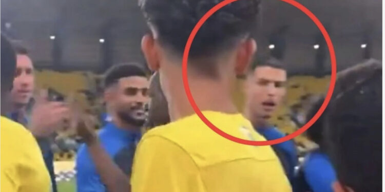 VIDEO/ Shmangu takimin me lojtarët, Ronaldo “i tërheq veshin” djalit: Eja këtu dhe tako babain