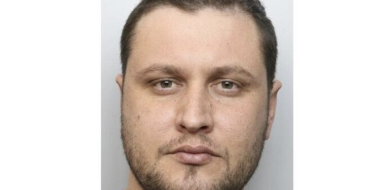 “Duhet të shlyej borxhin”, i riu shqiptar arrestohet i fshehur brenda bimëve të kanabisit