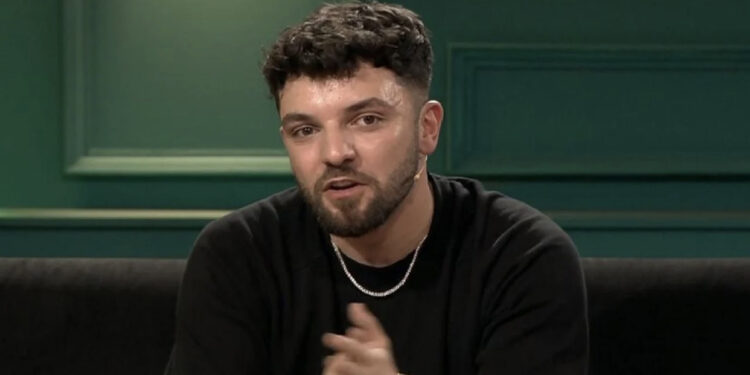 FOTO/ Olsi doli papritur nga shtëpia fansat shpërthejnë ndaj akuzave për produksionin