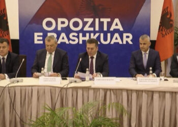 Opozita bashkohet pa Bashën dhe “ndez motorët” për 20 Shkurtin