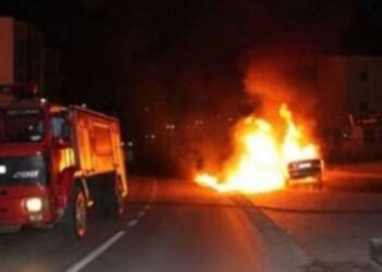 E frikshme! Shpërthen në flakë makina në Tiranë