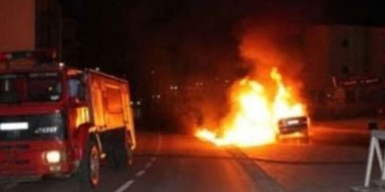 E frikshme! Shpërthen në flakë makina në Tiranë