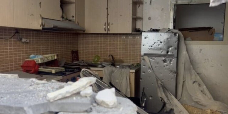 FOTO/ Tritol banesës së Ilir Koçiles, pamjet pas shpërthimit