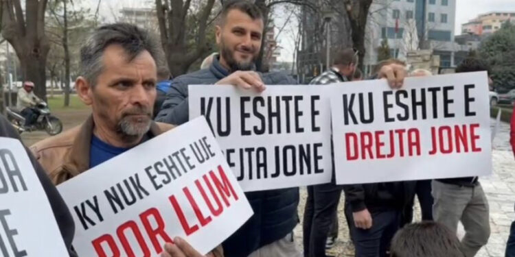 Protestë në Shkodër: Hiqni guroret, ose e zgjidhim me Kanun