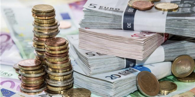 Luhaten sërish monedhat e huaja/ Kursi i këmbimit sot