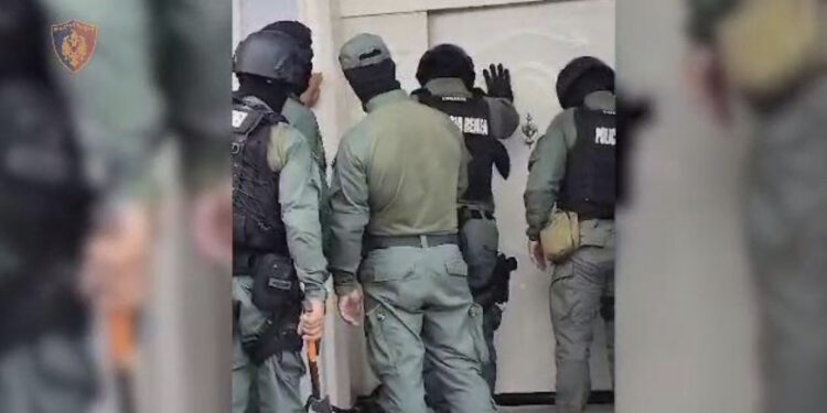 Tre pista/ Kush ishin “policët” që qëlluan me plumba drejt biznesmenit?