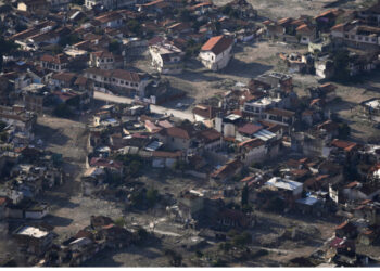 VIDEO/ Vdiqën mbi 60 mijë njerëz, qytetet turke që u prekën nga tërmeti janë sot si fantazma