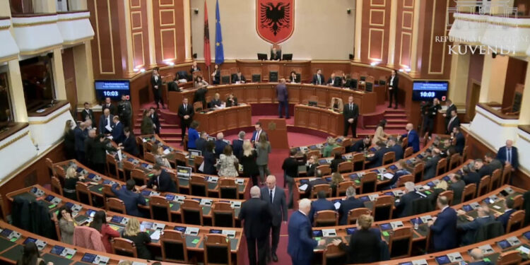 Dështoi për 84 vota, PS tërheq Amnistinë