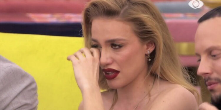 A është loja jote me Romeon e njëjtë me Massimilianon në Grande Fratello? Heidi rrëfehet dhe merr duartrokitjet e banorëve