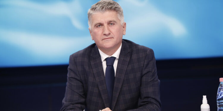 Agron Gjekmarkaj: Arsyet pse nesër duhet të dilni në shesh të protestoni