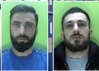 Vëllezërit shqiptarë kapen në shtëpinë e barit prej rreth 150 mijë paund, refuzojnë të zbresin nga çatia derisa…