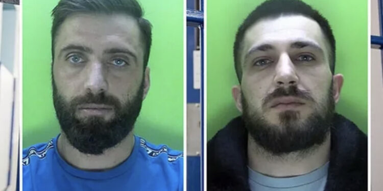 Vëllezërit shqiptarë kapen në shtëpinë e barit prej rreth 150 mijë paund, refuzojnë të zbresin nga çatia derisa…