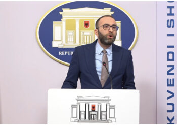 “Do të na ketë përballë”/ Një ditë pas protestës, Gaz Bardhi paralajmëron Ramën dhe shpërthen ndaj kryetares së Kuvendit: Kush mendon se arroganca…