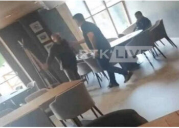 VIDEO/ Radoiçiç godet me grusht ish-kryetarin ilegal të Mitrovicës së Veriut 