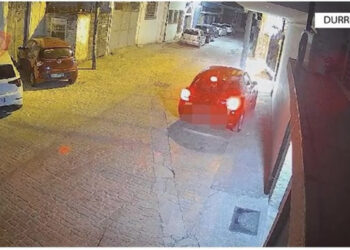 “Ia kam blerë unë”/ 41 vjeçarja i vë flakën makinës së ish-të dashurit, tenton t’i djegë edhe banesën! 