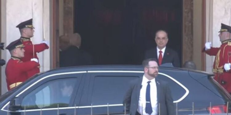 Mbyllet takimi në Presidencë, Blinken dhe Begaj diskutime për 15 minuta