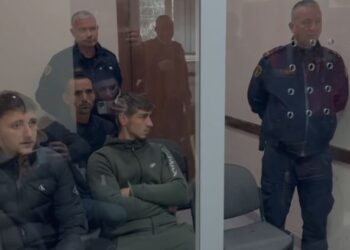 Molotov drejt uniformave blu, gjykata lë të lirë katër protestuesit e arrestuar