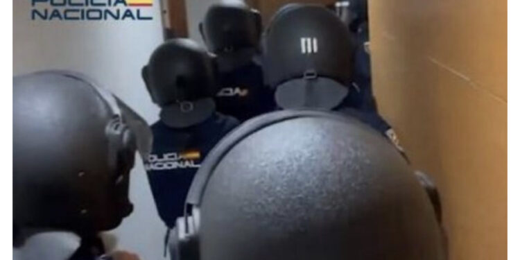 Shkatërrohet rrjeti mafioz i drejtuar nga shqiptari në Spanjë, 17 të arrestuar! Sekuestrohen vila luksoze dhe 13 makina