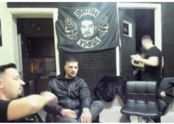 Policia greke arreston tik-tokerin shqiptar, abuzonte, shante dhe ofendonte personat me aftësi të kufizuara