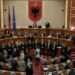 Seanca në Kuvend mbyllet “shpejt e shpejt”,  nuk kalon ligji i basteve