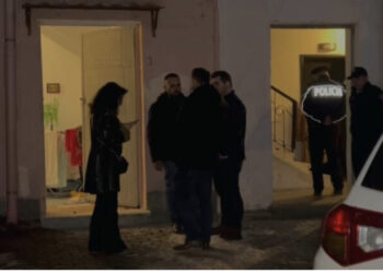 EMRAT/ Tragjedia në Korçë, vajza dyshohet se humbi jetën nga një atak kardiak, nëna e paralizuar ndërroi jetë më pas