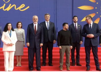 Fotoja familjare mbyll samitin e Tiranës, Vuçiç largohet pa firmosur