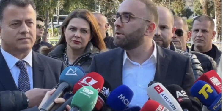 A është Sali Berisha kreu i opozitës? Gazment Bardhi e pranon: Respektoj vendimin e anëtarëve të PD!