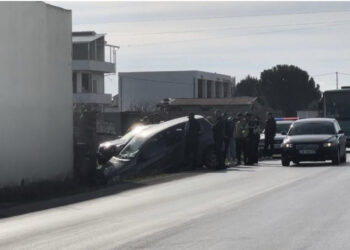 Aksident në Shijak, makina përfundon në kanal , zbardhen detajet e para