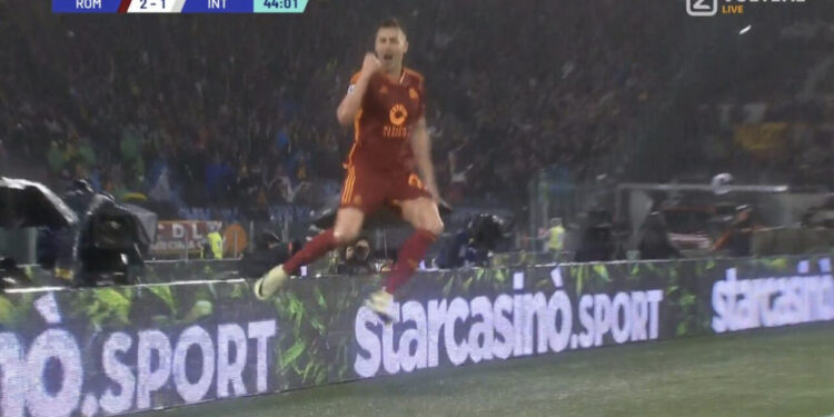 VIDEO/ Përmbysje e “çmendur” e “Verdhekuqve”, Roma merr avantazhin në “Olimpico”