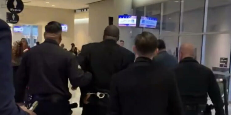 Reperi i famshëm arrestohet në “Grammy”, pasi fitoi tre çmime