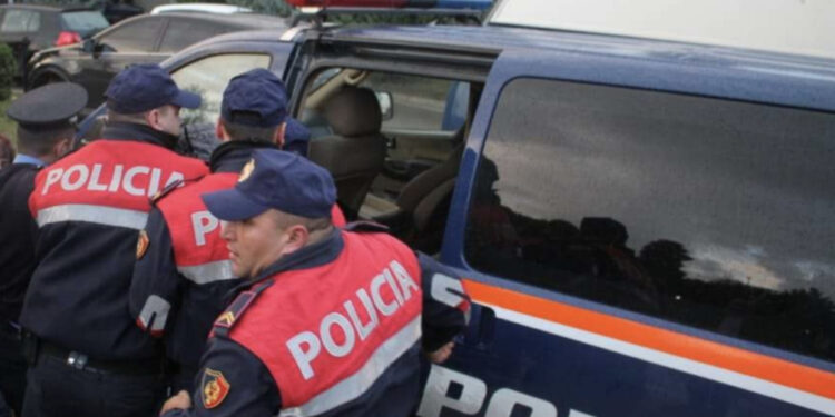 Dhunonin gratë, arrestohen 2 persona në Fier