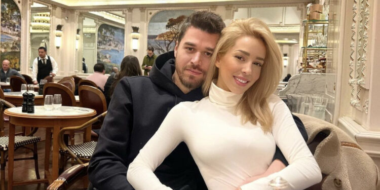 Me një foto prej 17 vitesh më parë, Miriam Cani uron Alban Skënderajn për Shën Valentin